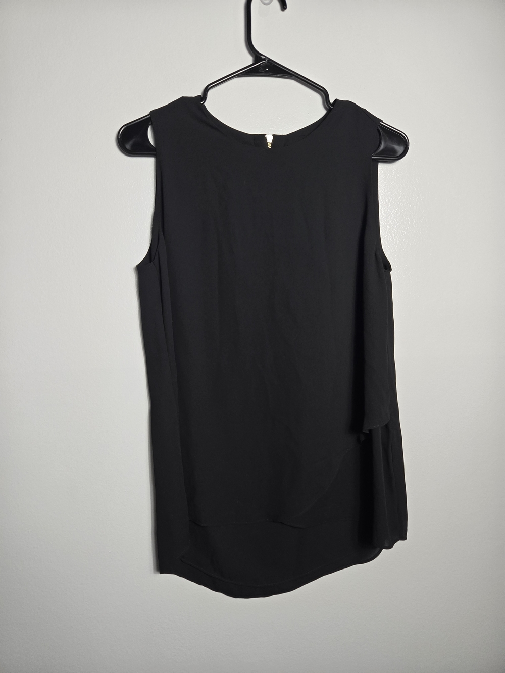 Chico's Black Sleeveless Blouse Exposed Gold Back Zip Asymmetric Hem Top Size 0